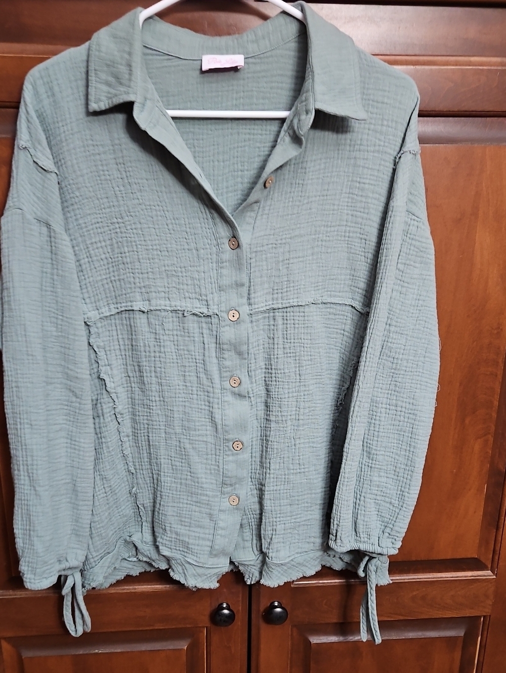 Casual Textured Button-Front Women’s Top in Sage Green